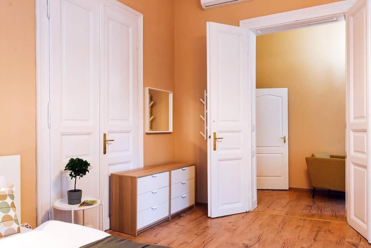 Very Central Very Spacious New Home Budapest Eksteriør billede